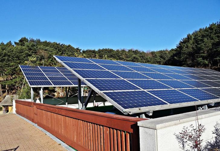 380块太阳能板搭建的艺术休息空间